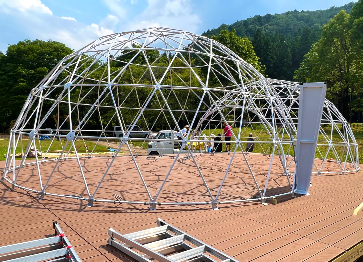 工事開始】ドーム型テントツインドーム設営 | 【公式】グランピング 